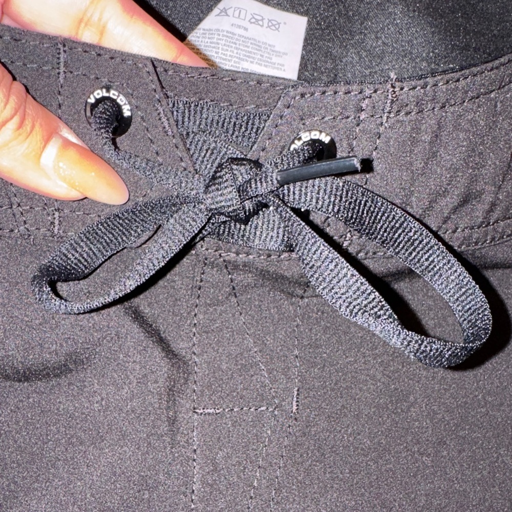 Volcom -Black 4-Way Stretch Surf/SwimShorts | Size 9 | UPF 50+ - Picture 7 of 13